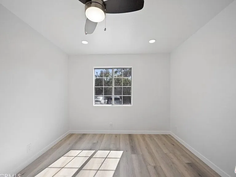 424 Parkman Ave — Photo 9
