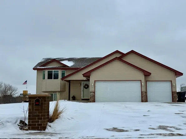 310 Fawn Meadows Way NE, Pine City, MN 55063
