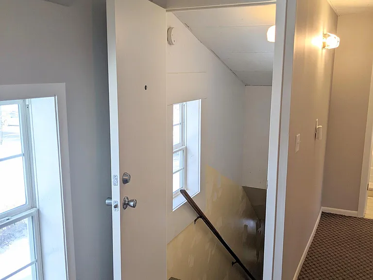 115 1st Ave SW #3 — Photo 5
