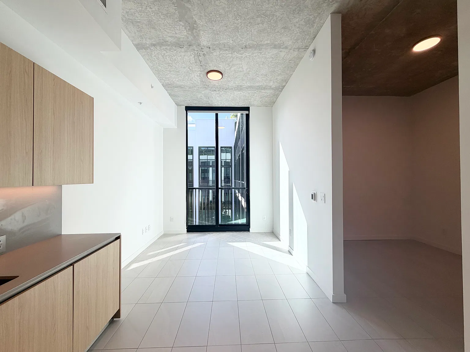 1 bed, 550 sqft, $2,261 — Photo 2