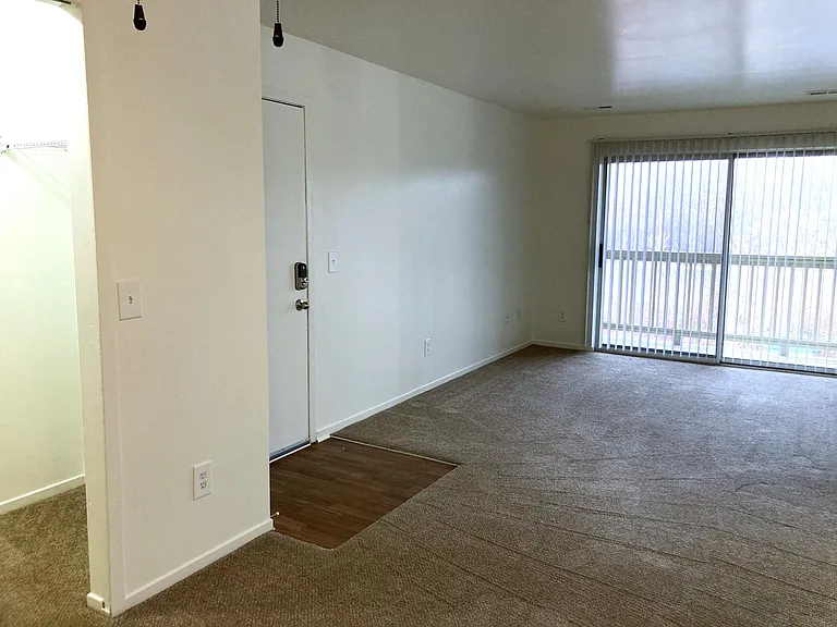 Windsor Place Apartments — Photo 78