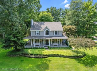 11622 Ridge Rd, South Lyon, MI 48178
