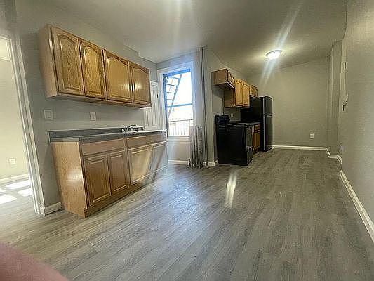 5th image of 612 E 180th St #11