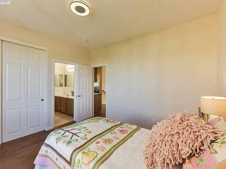 211 Kingfisher Ave — Photo 20