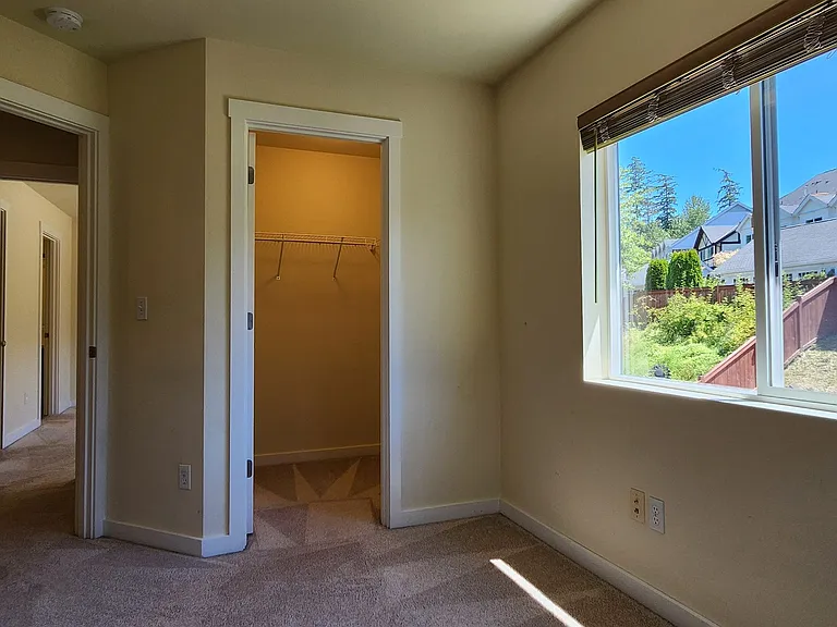 2567 NE Kensington Ct — Photo 25