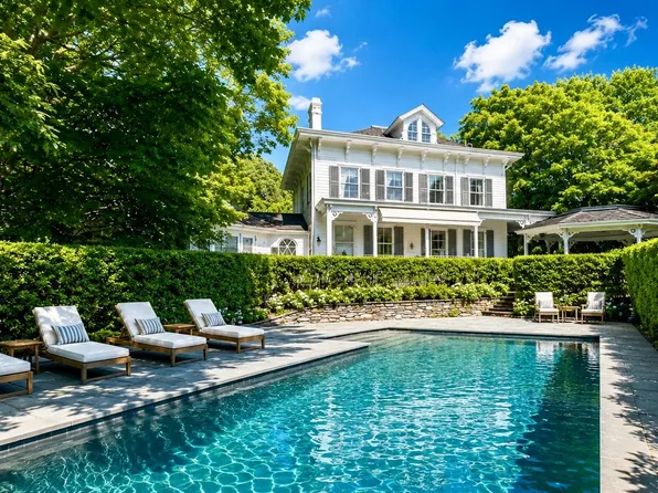 5 N Menantic Rd, Shelter Island, NY 11964