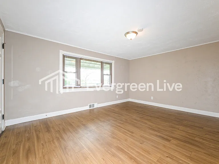333 Foster Rd — Photo 5