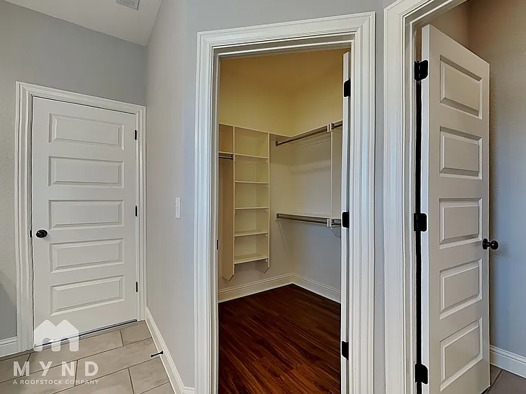 550 Captain Hopkins St — Photo 12