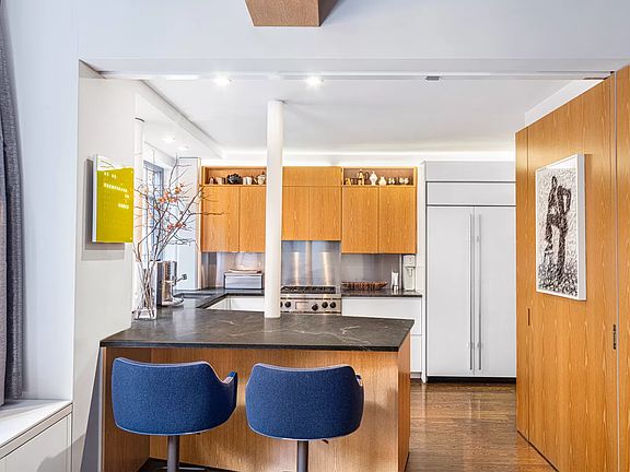 4th image of 40-50 E 10th St #5EF