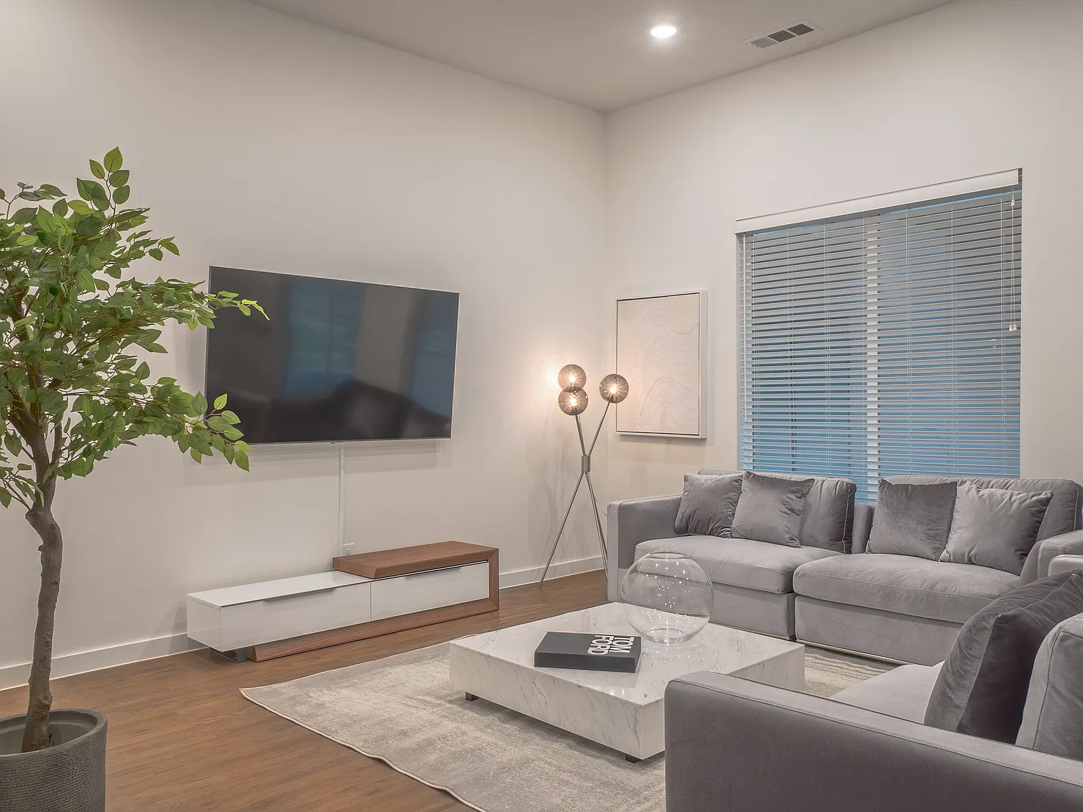 5002 San Jacinto Street — Photo 3