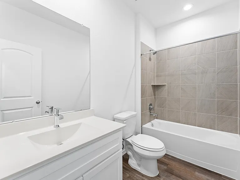 Emerald Ocean Dr — Photo 8