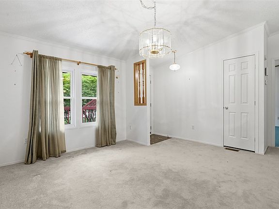 4th image of 53 Stratford Ct