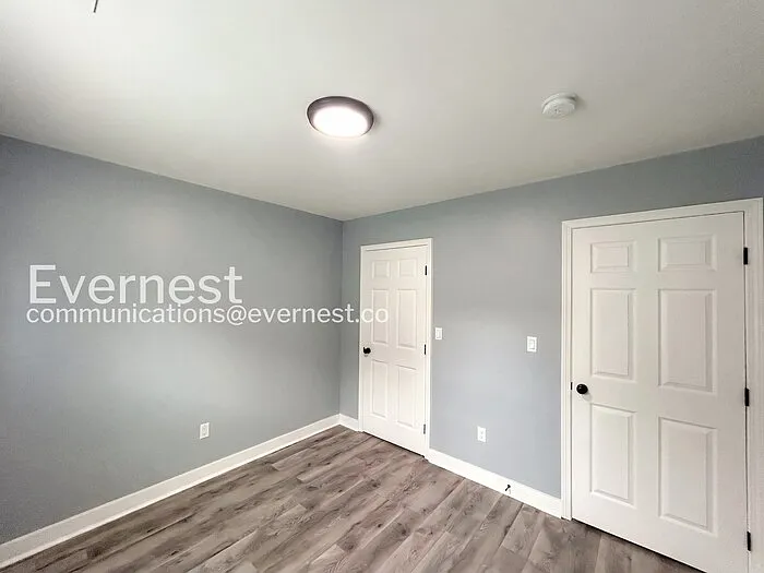 1621 Locust St — Photo 11