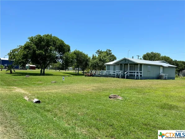 907 W Cleveland Ave, Seadrift, TX 77983