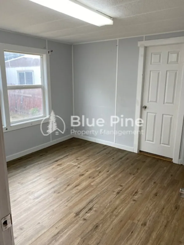 3 bed, 2.0 bath, 980 sqft, $995 — Photo 3