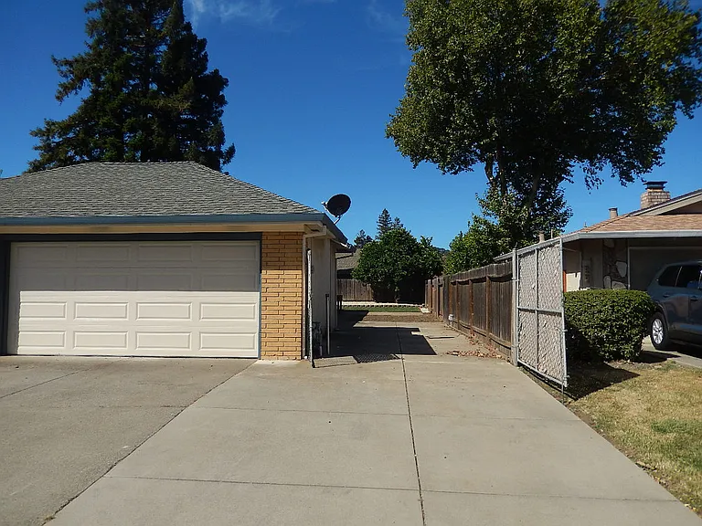 348 Bishop Dr — Photo 13