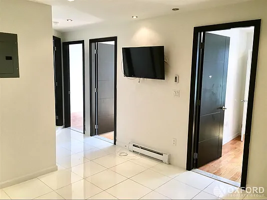 Rented by Oxford Property Group | media 23