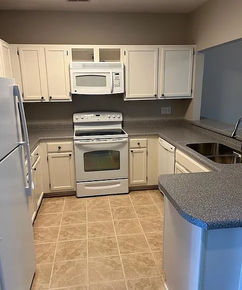 3202 Selwyn Farms Ln #2 — Photo 5