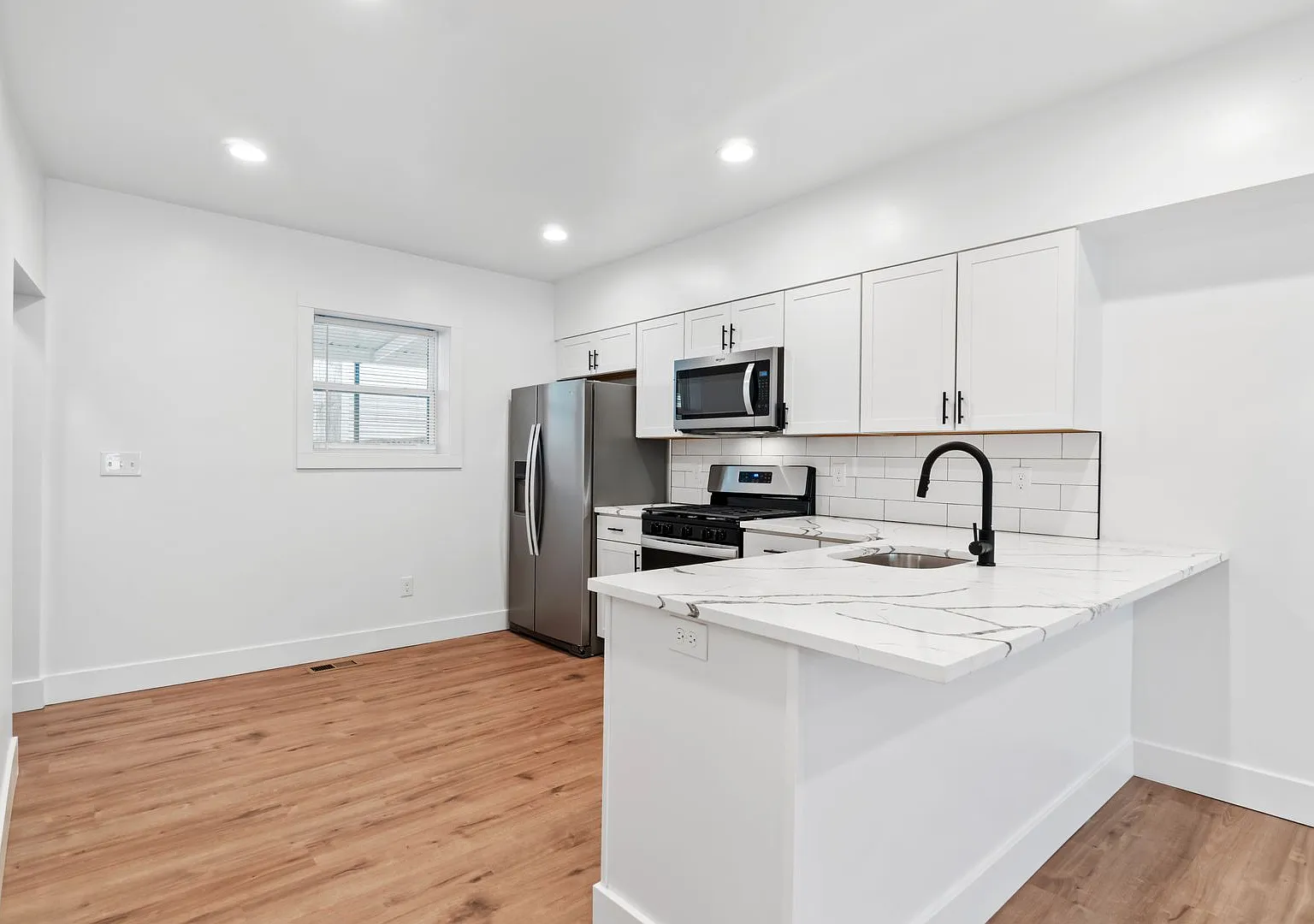 Student Housing - South Side Flats — Photo 4