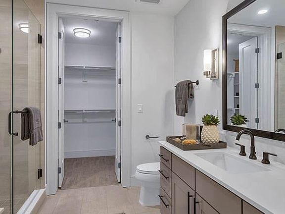 4th image of 907 Bannock St #930