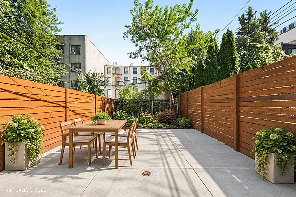 Outdoor, photo 1