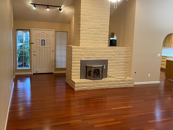 3rd image of 1740 Corsica Dr
