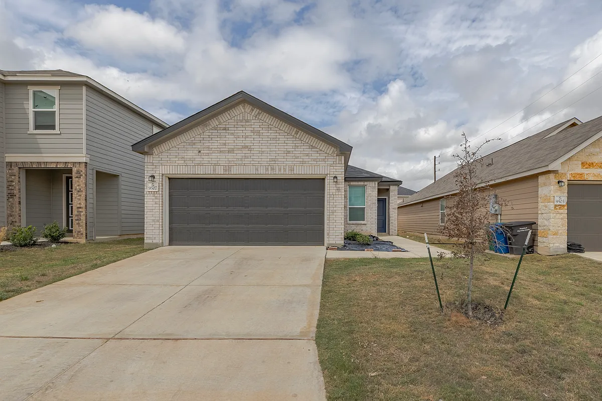 Building Photo - 9507 Reinhartz Way