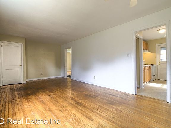 3rd image of 1405 Fort Hill Dr
