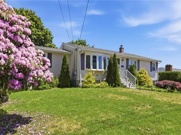 39 Salem Ave, Cranston, RI 02920