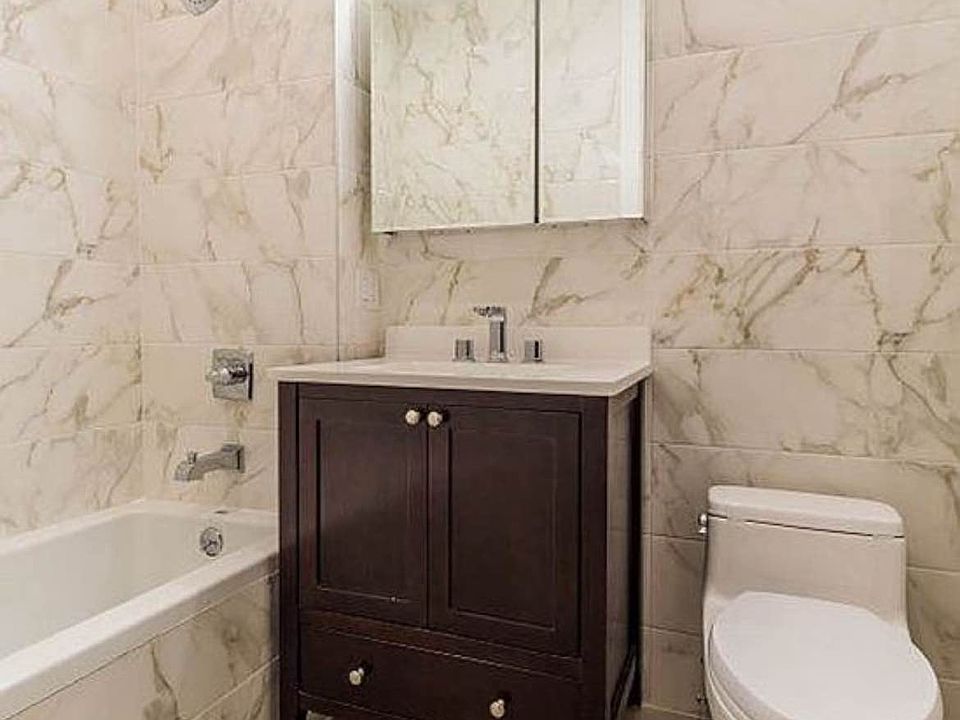 2nd image of 985 Summit Ave #1E