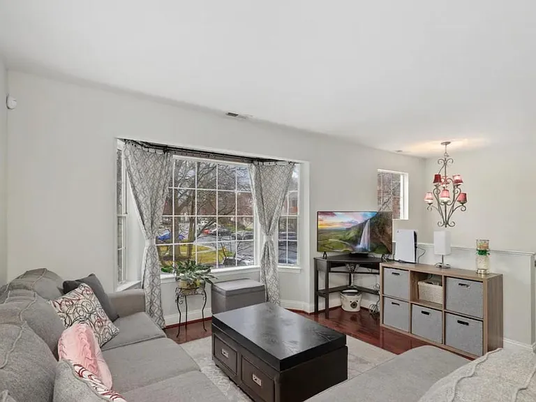 813 Jubal Way — Photo 5