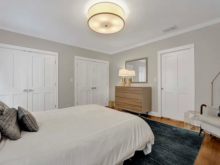 2109 N Clark St — Photo 17
