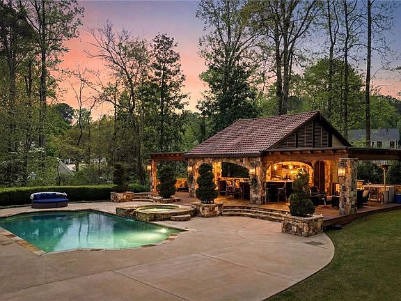 5th image of 820 Heards Ferry Rd