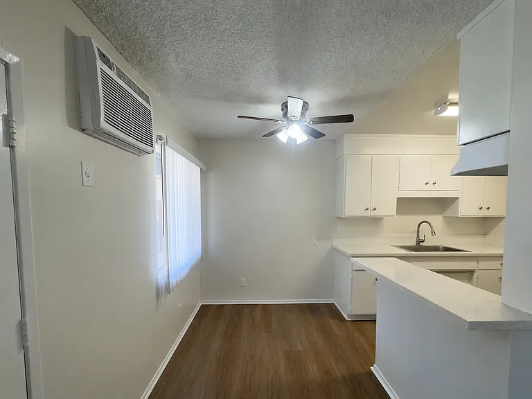 437 W Glenoaks Blvd #6 — Photo 4
