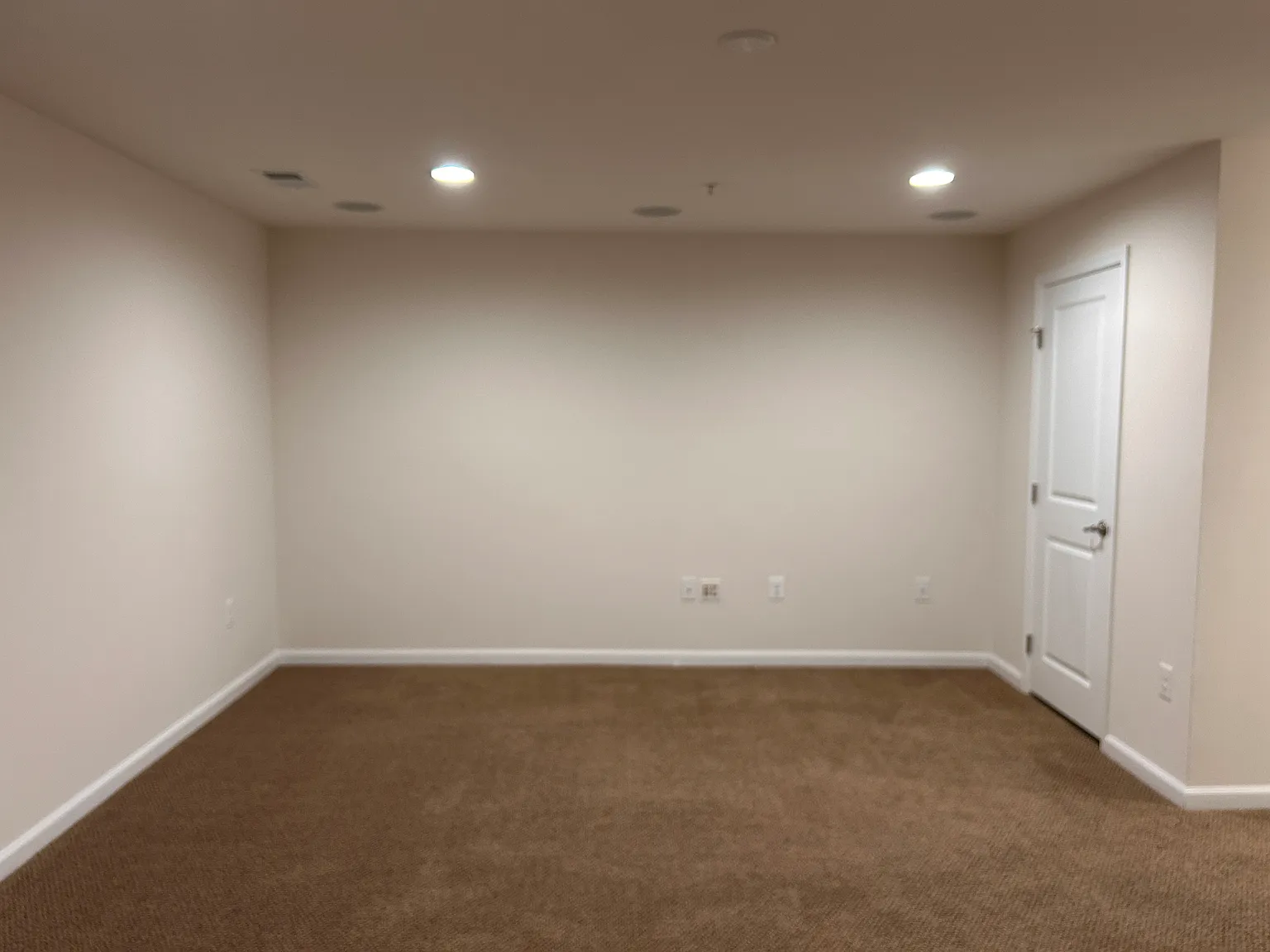 3 bed, 1980 sqft, $3,300 — Photo 3