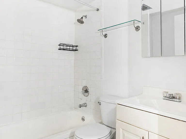 160 E 26th St #1G — Photo 6
