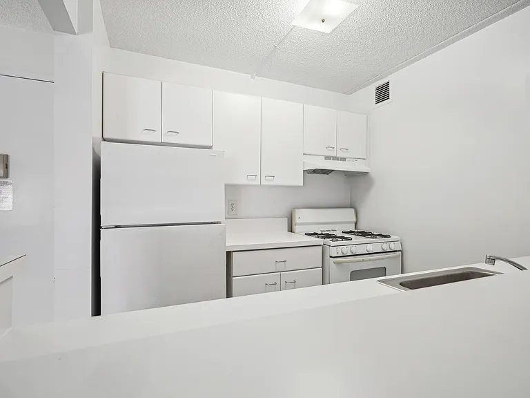 20-16 Seagirt Blvd #107 — Photo 6