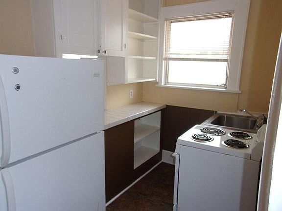 3rd image of 619 Kirkwood Ter N APT 2