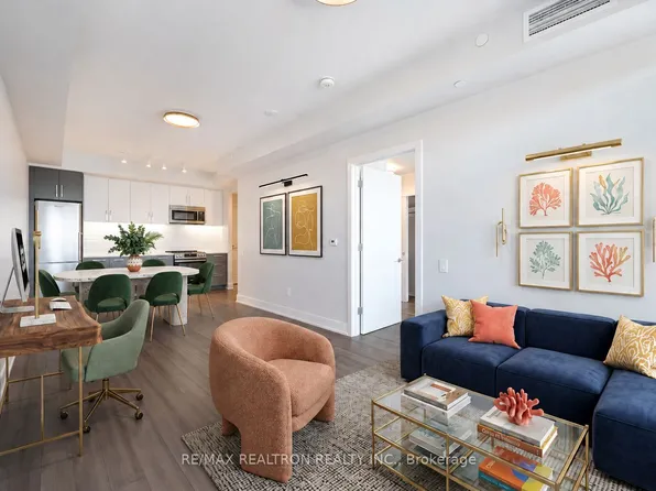 2525 Bathurst St, Toronto, ON