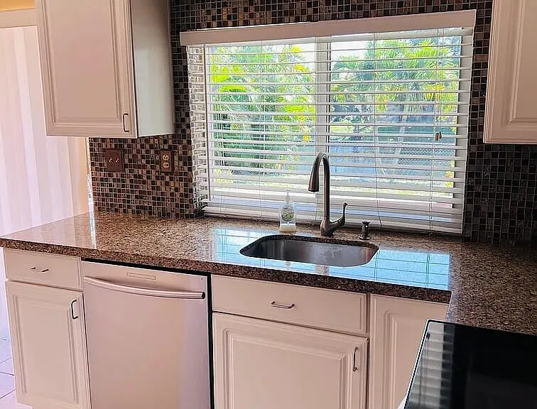 8136 NW 21st Ct — Photo 4