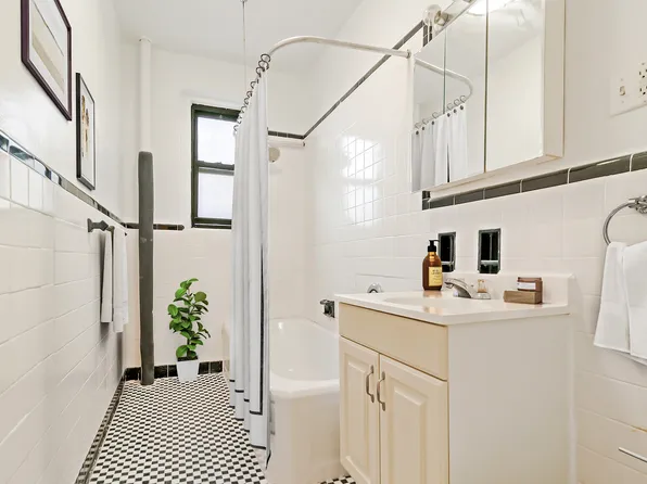 909 East 29th Street image 14 of 15