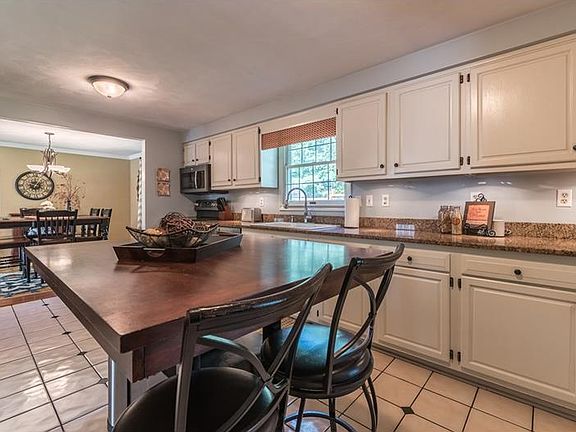 5th image of 54 Greenview Dr