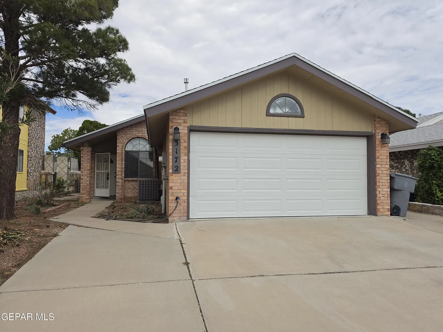 3 bed, 2.0 bath, 1055 sqft, $1,450 — Photo 1