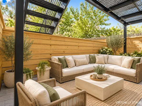 154 Cornelia Street image 1 of 8