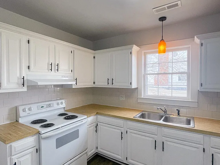441 E Sprague St #C — Photo 1