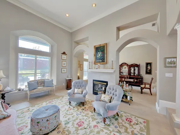 451 Land Of Goshen Dr, Springtown, TX 76082