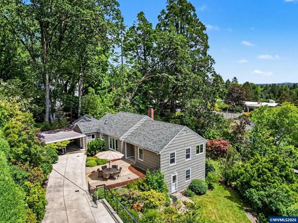 11 NW Edgewood Dr, Corvallis, OR 97330