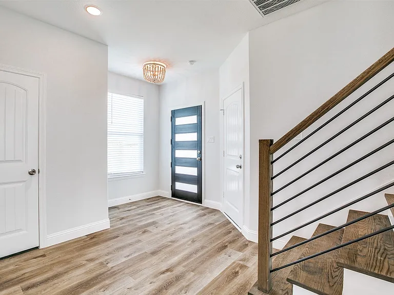 3105 Chihuahua Ave — Photo 2