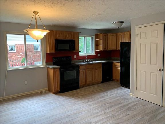 3rd image of 139 Woodlands