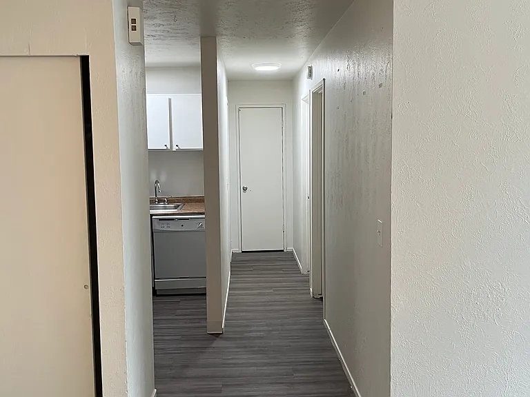 Caledonian Apartments — Photo 4